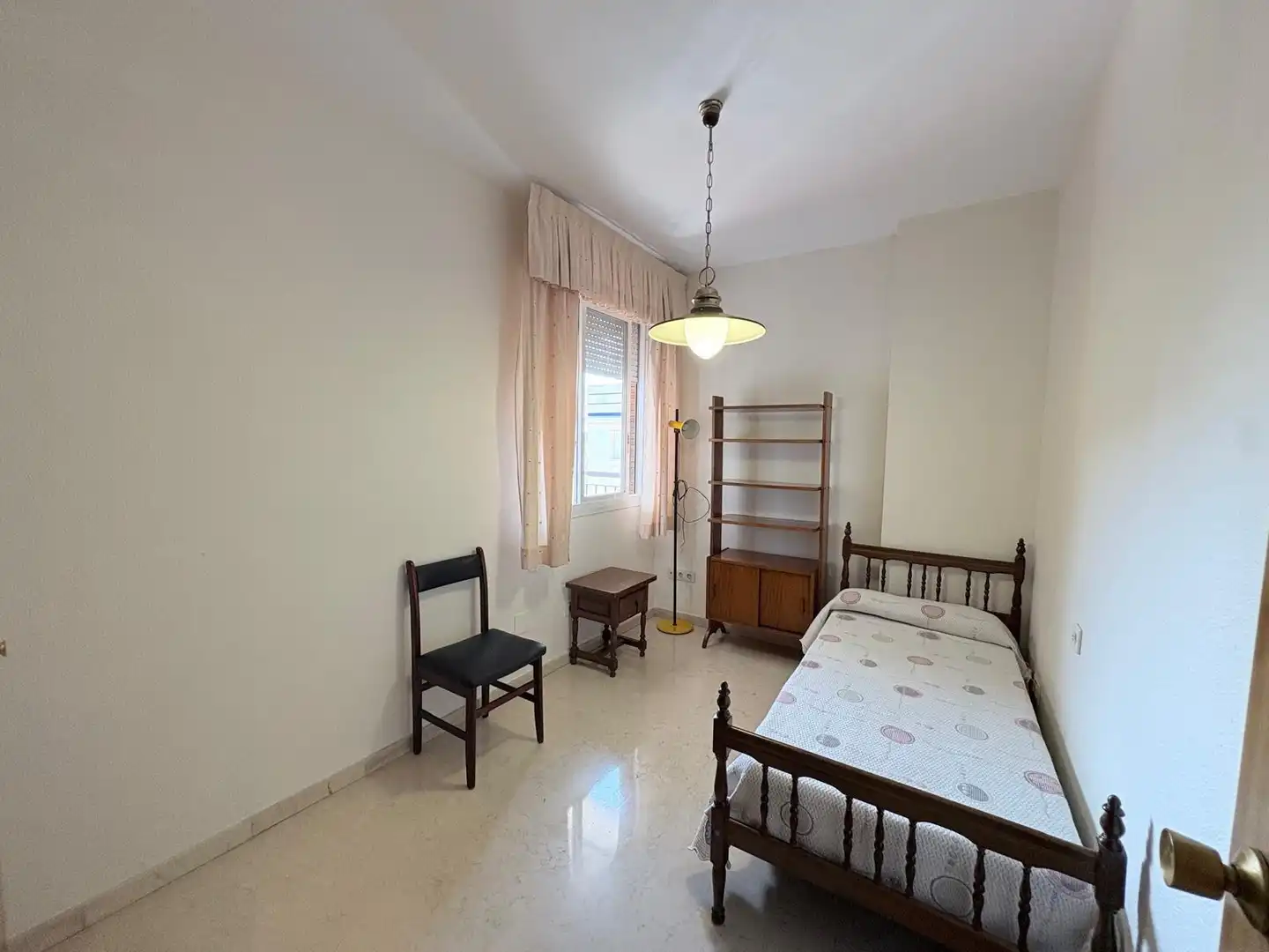 Habitación de Piso de alquiler en Sevilla con Aire acondicionado, Terraza y Trastero