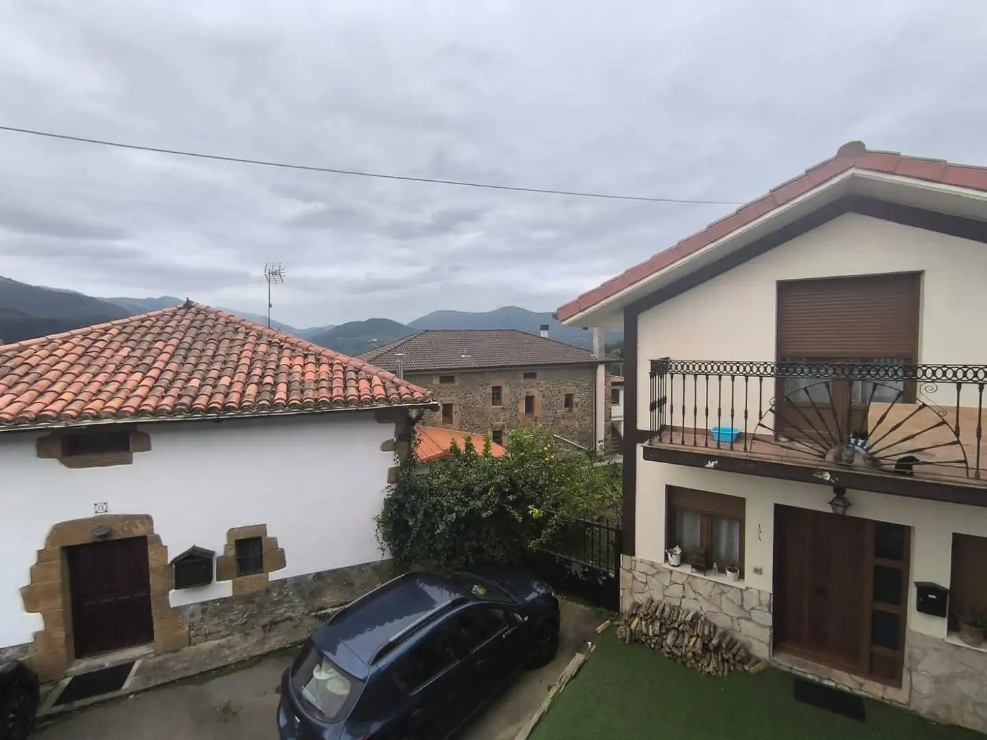 Außenansicht von Country house zum Verkauf in Galdames mit Privatgarten, Terrasse und Balkon