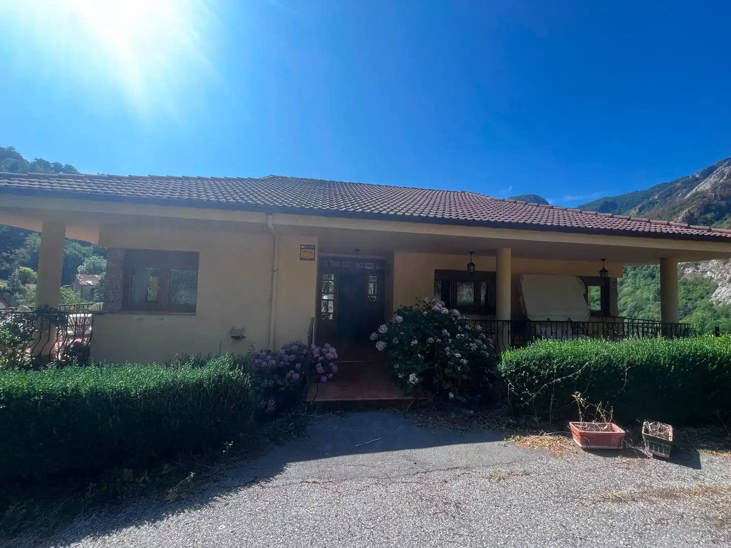 Vista exterior de Casa o xalet en venda en Oseja de Sajambre amb Calefacció, Jardí privat i Parquet