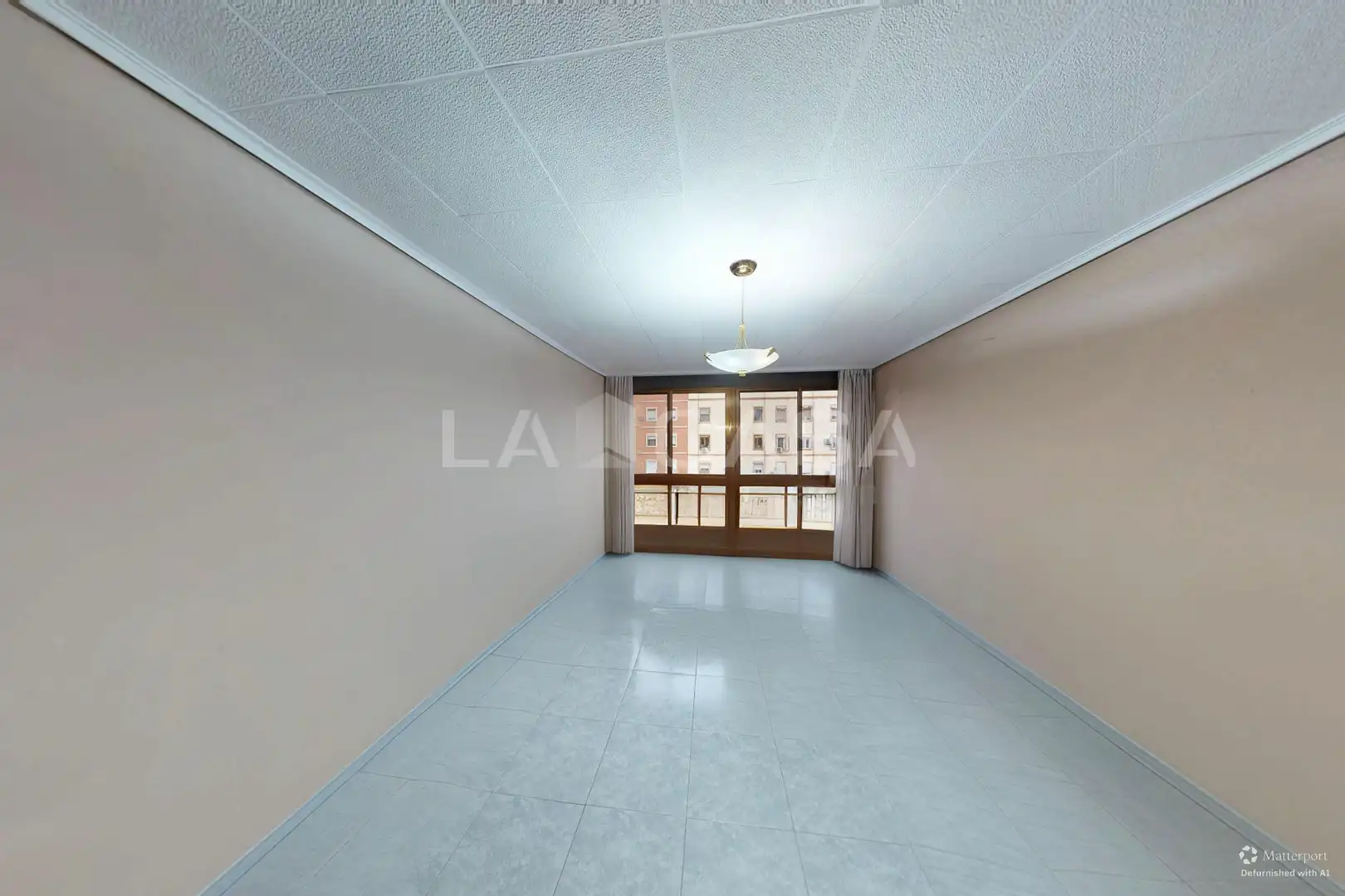 Flat for sale in Valencia  with Air Conditioner