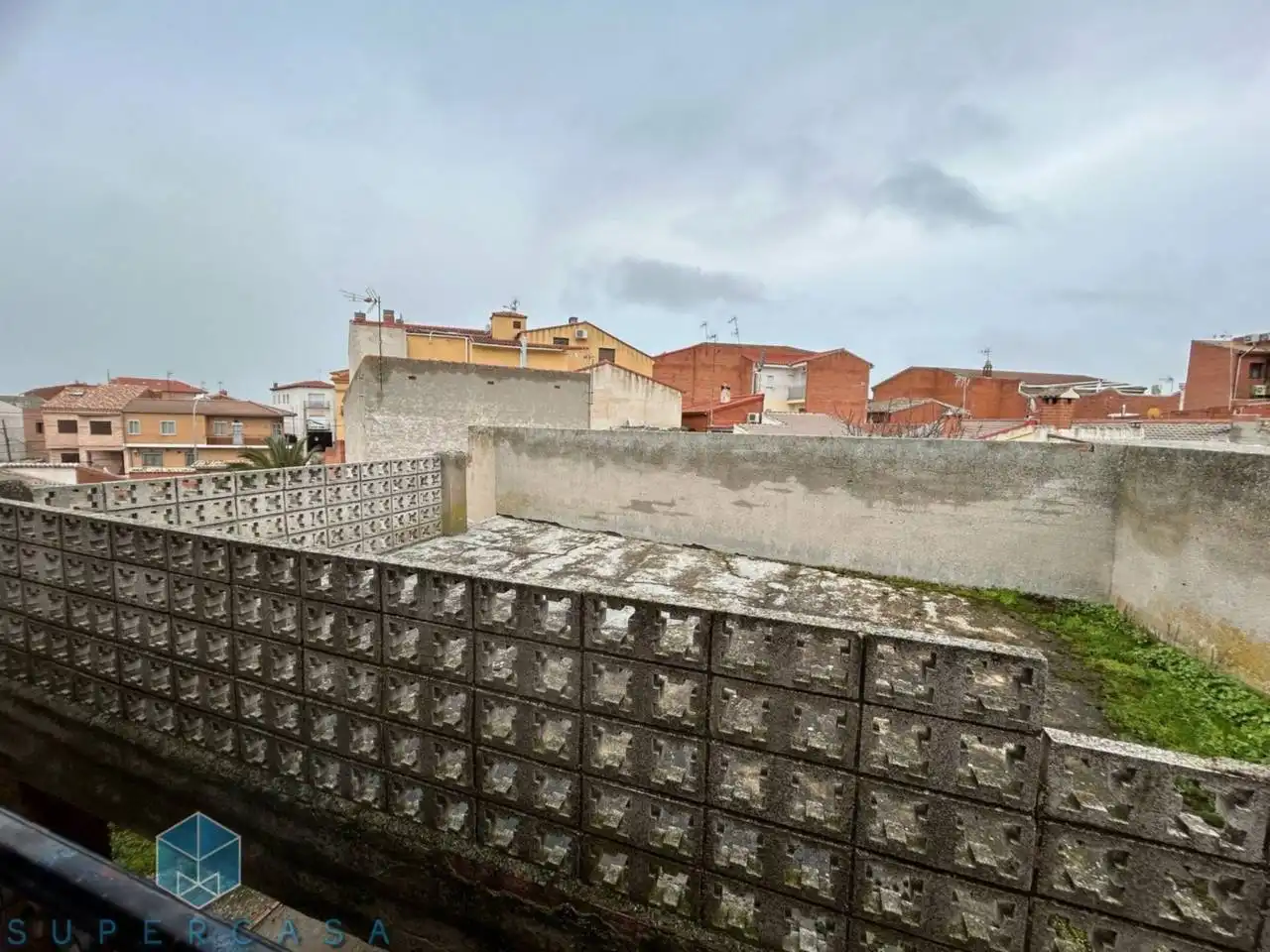 Vista exterior de Casa o xalet en venda en Bargas amb Calefacció, Jardí privat i Terrassa