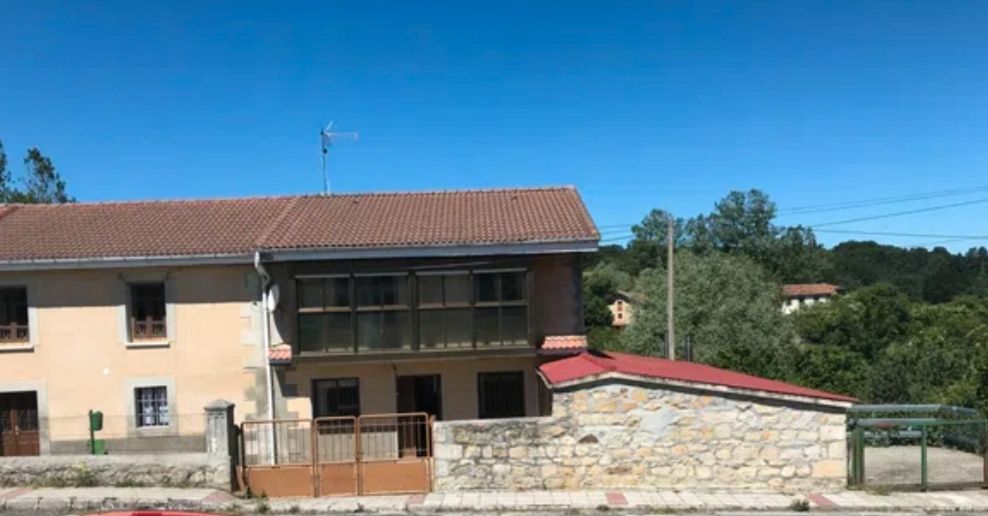Vista exterior de Casa o xalet en venda en Arija amb Calefacció, Jardí privat i Terrassa