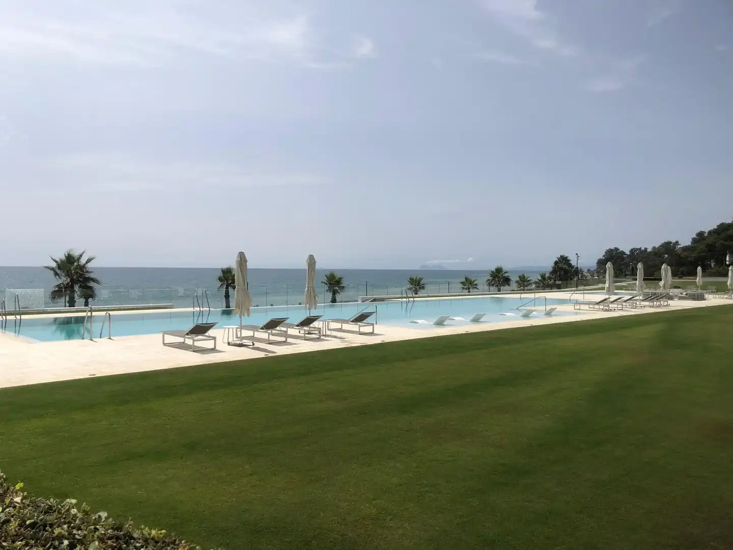 Piscina de Pis en venda en Estepona amb Aire condicionat, Terrassa i Traster