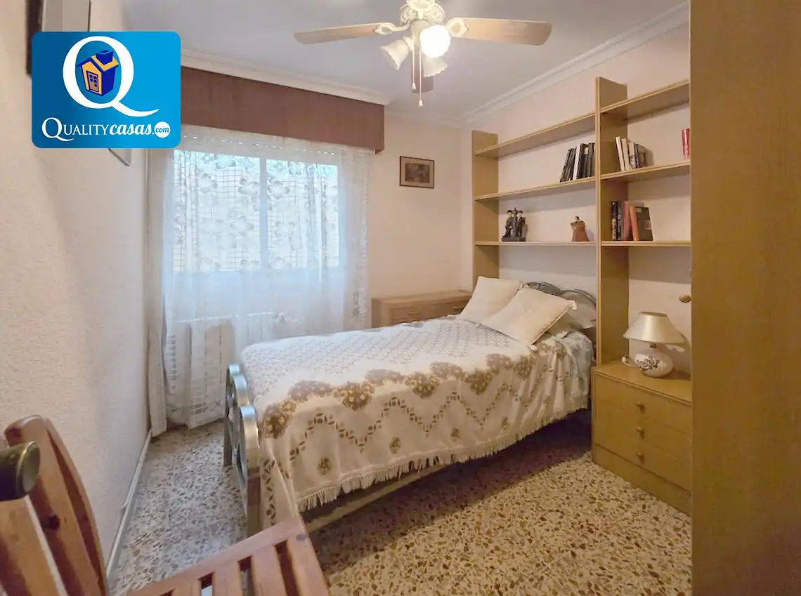 Dormitori de Apartament en venda en Alicante / Alacant amb Calefacció, Terrassa i Balcó