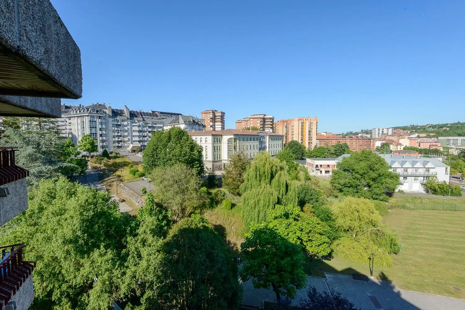 Vista exterior de Pis en venda en Oviedo  amb Calefacció, Terrassa i Traster