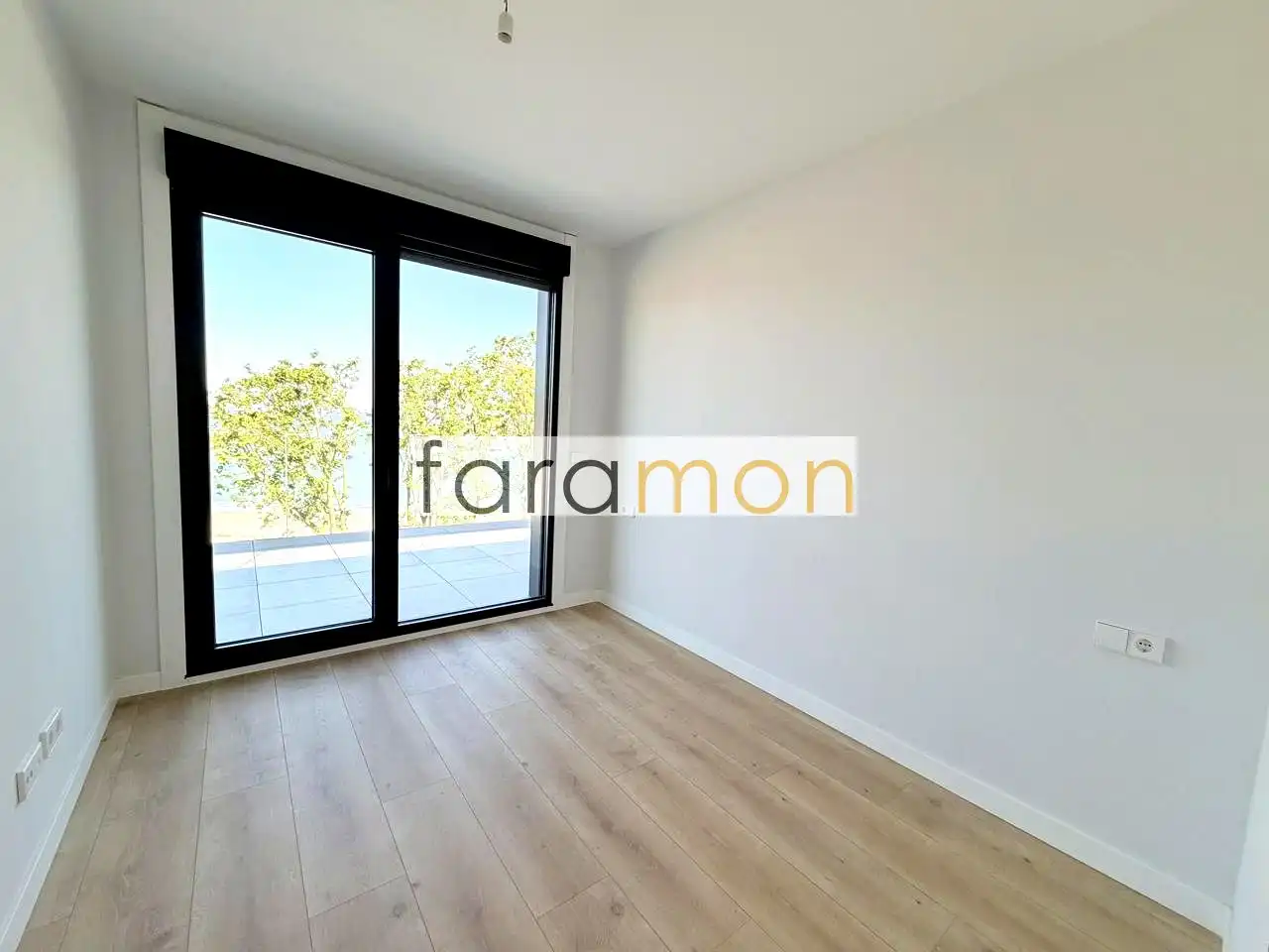 Schlafzimmer von Wohnung zum Verkauf in Vigo  mit Heizung, Terrasse und Abstellraum