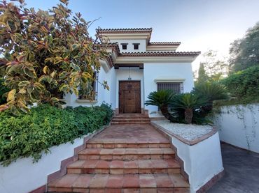 Villa con balcone in vendita a Calle Santa Ana de la Albaida 8B