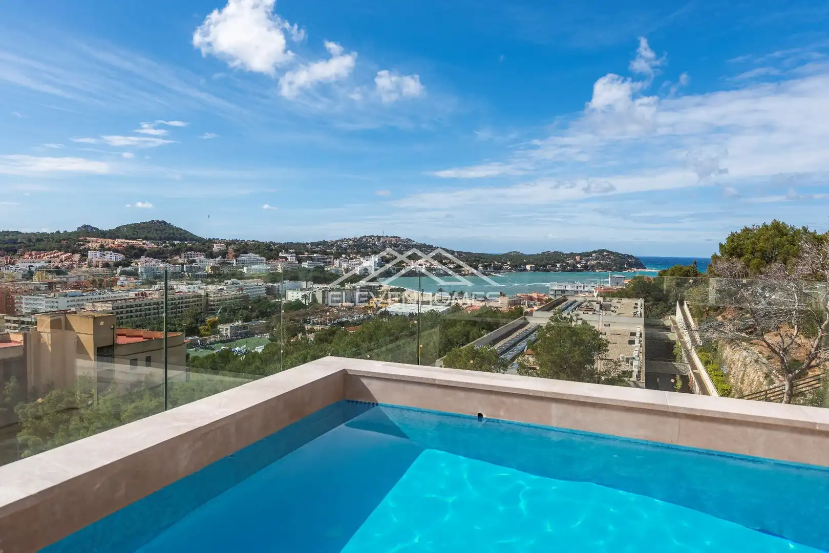 Penthouse with pool for sale in Costa de la Calma