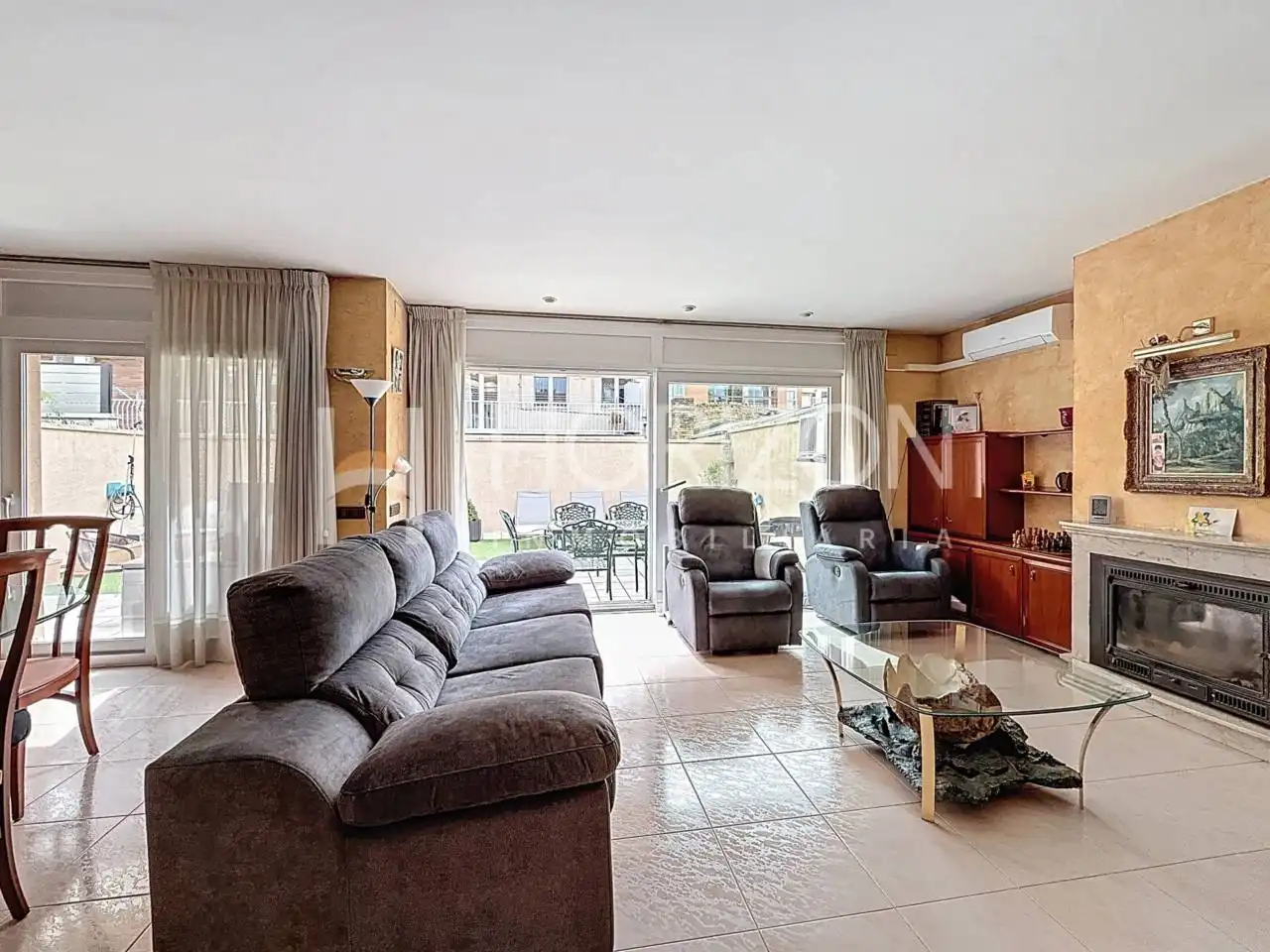 Sala d'estar de Casa adosada en venda en Manresa amb Aire condicionat, Calefacció i Terrassa