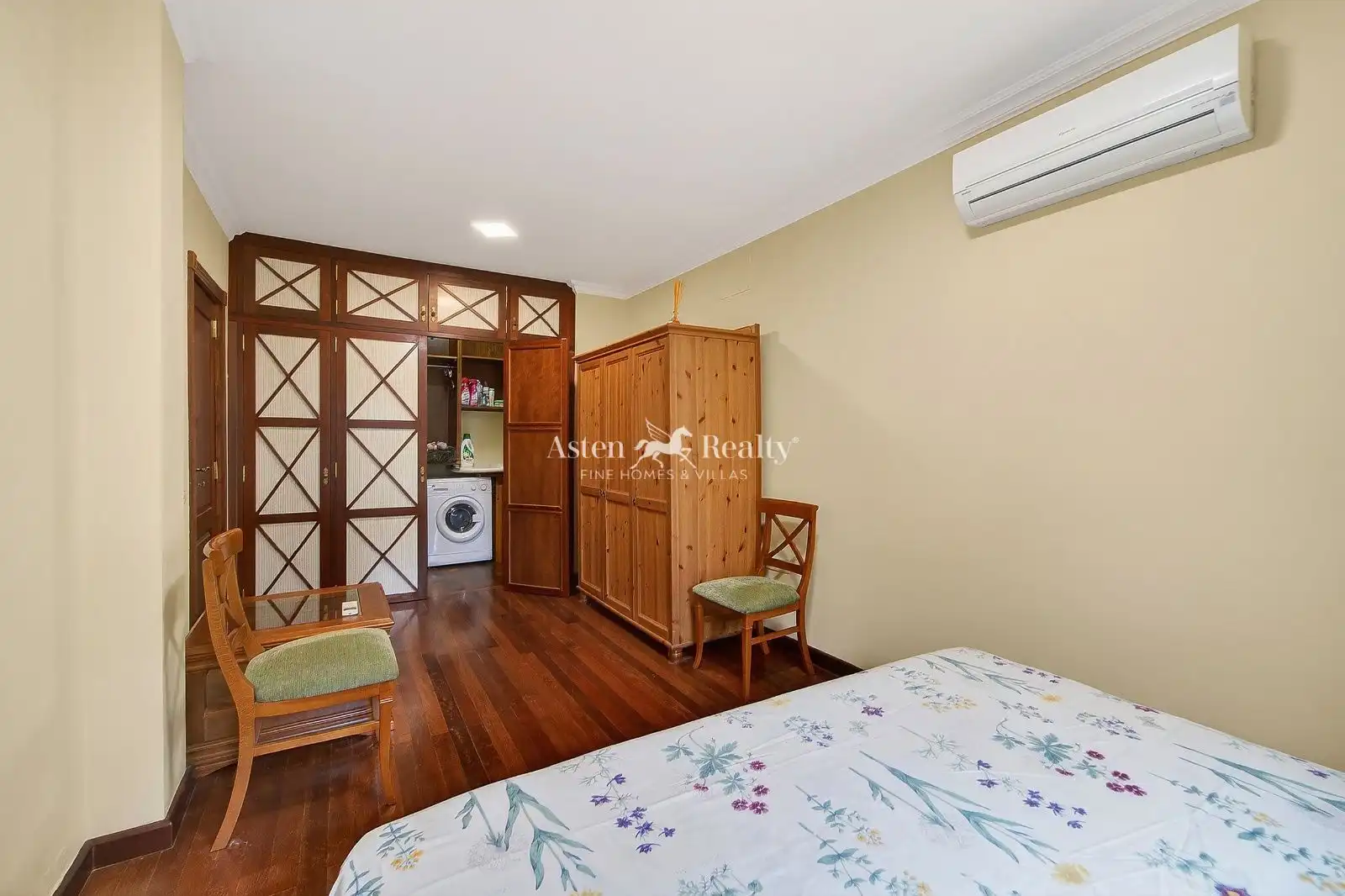 Dormitori de Casa o xalet en venda en Guía de Isora amb Aire condicionat, Terrassa i Moblat