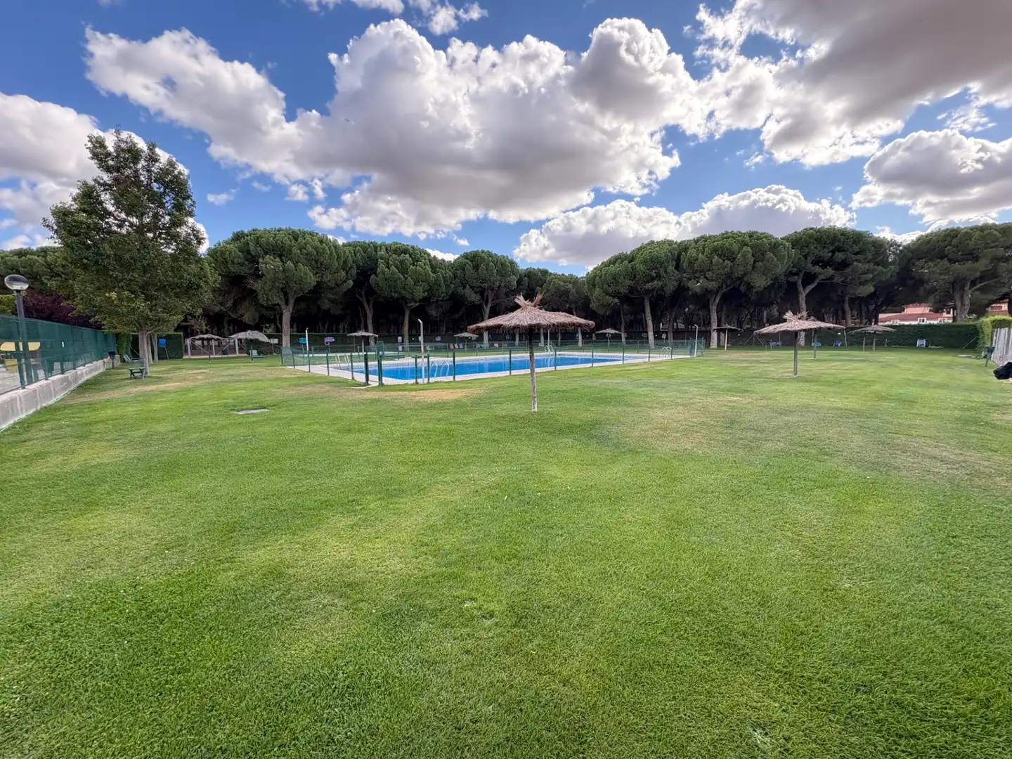 Piscina de Casa adosada en venta en Simancas con Aire acondicionado, Calefacción y Jardín privado