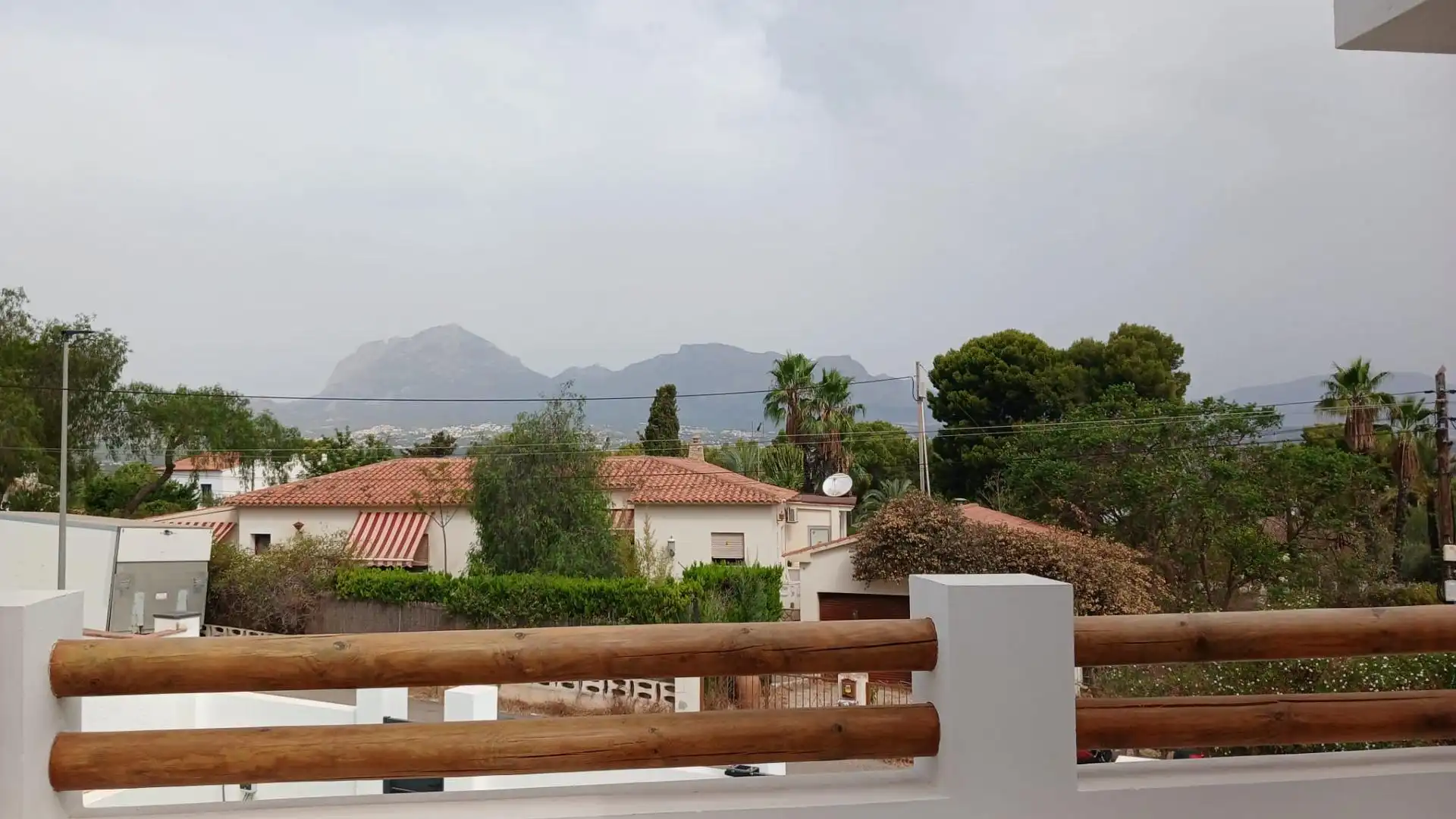 Vista exterior de Casa o xalet en venda en L'Alfàs del Pi amb Aire condicionat i Piscina