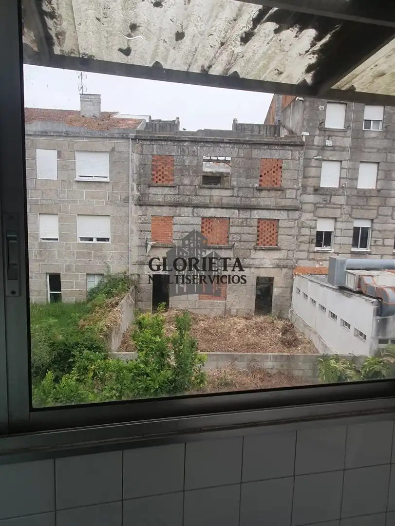Vista exterior de Piso en venta en Vigo  con Calefacción, Jardín privado y Amueblado