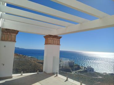 Terraced house with pool for sale in Urbanizacion Peñoncillo El