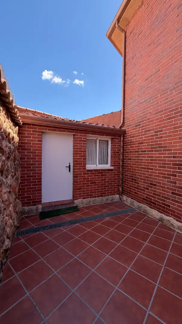 Vista exterior de Casa o chalet en venta en Campo Real con Aire acondicionado, Calefacción y Jardín privado