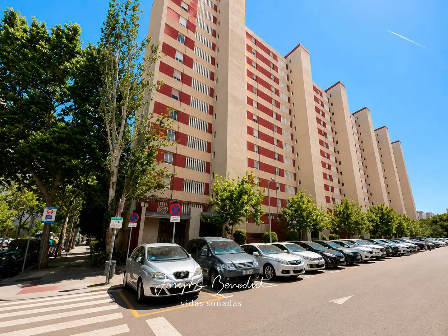 Exterior view of Flat for sale in L'Hospitalet de Llobregat  with Air Conditioner, Heating and Terrace