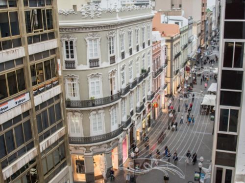 Vista exterior de Àtic en venda en Las Palmas de Gran Canaria amb Terrassa, Rentadora i Balcó