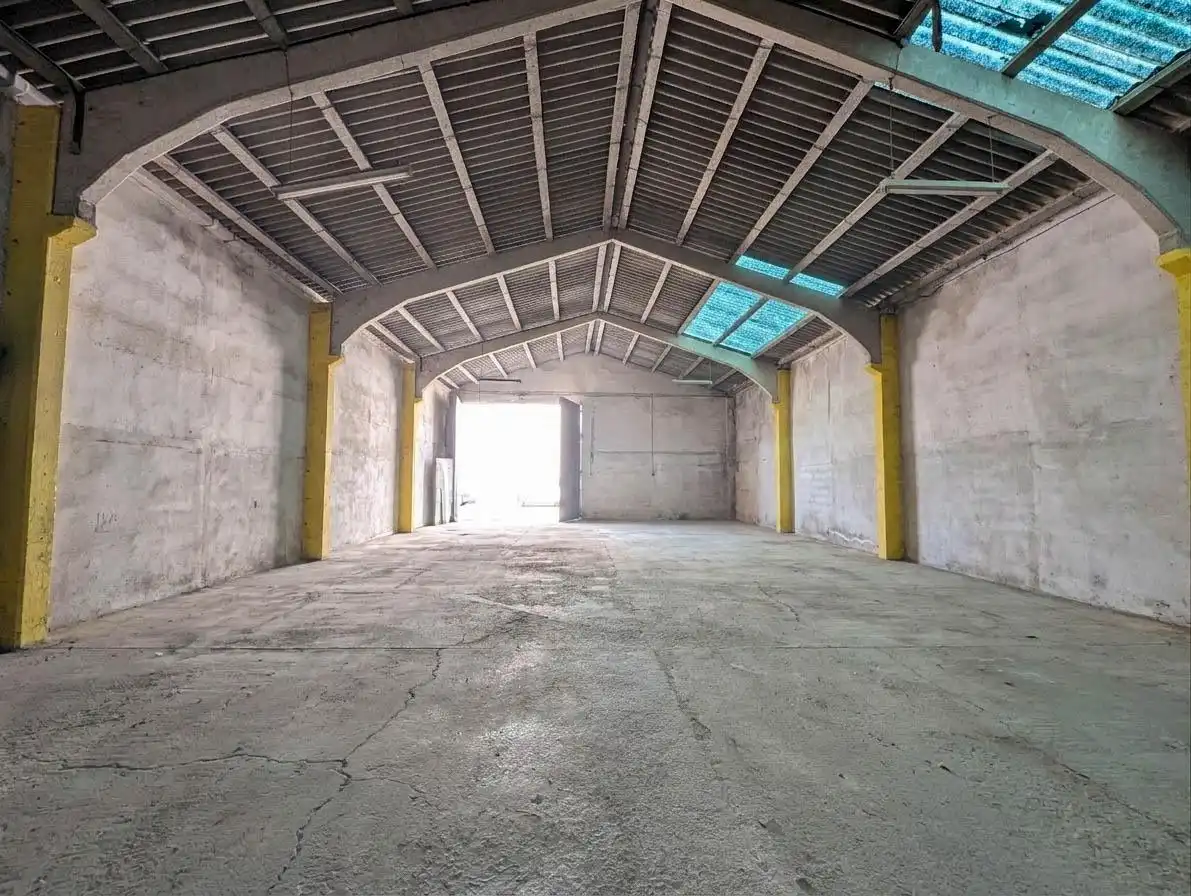 Industrial building for sale in San Pablo - Santa Justa