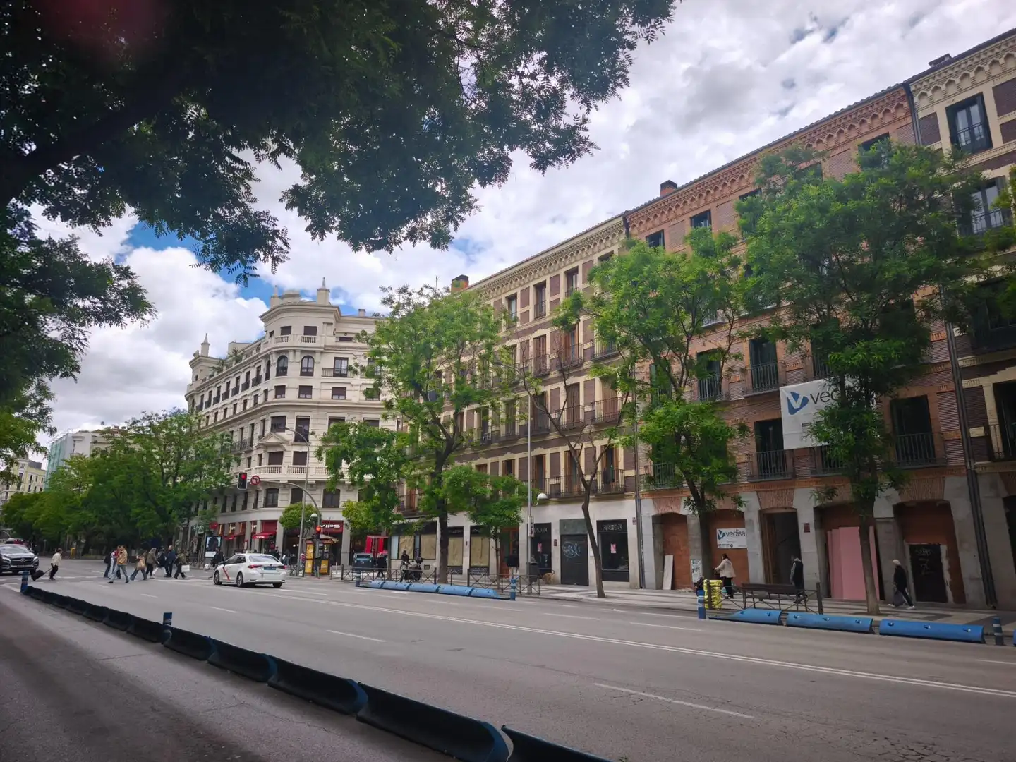 Außenansicht von Wohnung zur Miete in Madrid mit Klimaanlage, Heizung und Parkett