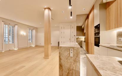 Cuina de Pis en venda en  Madrid Capital amb Aire condicionat, Parquet i Terrassa