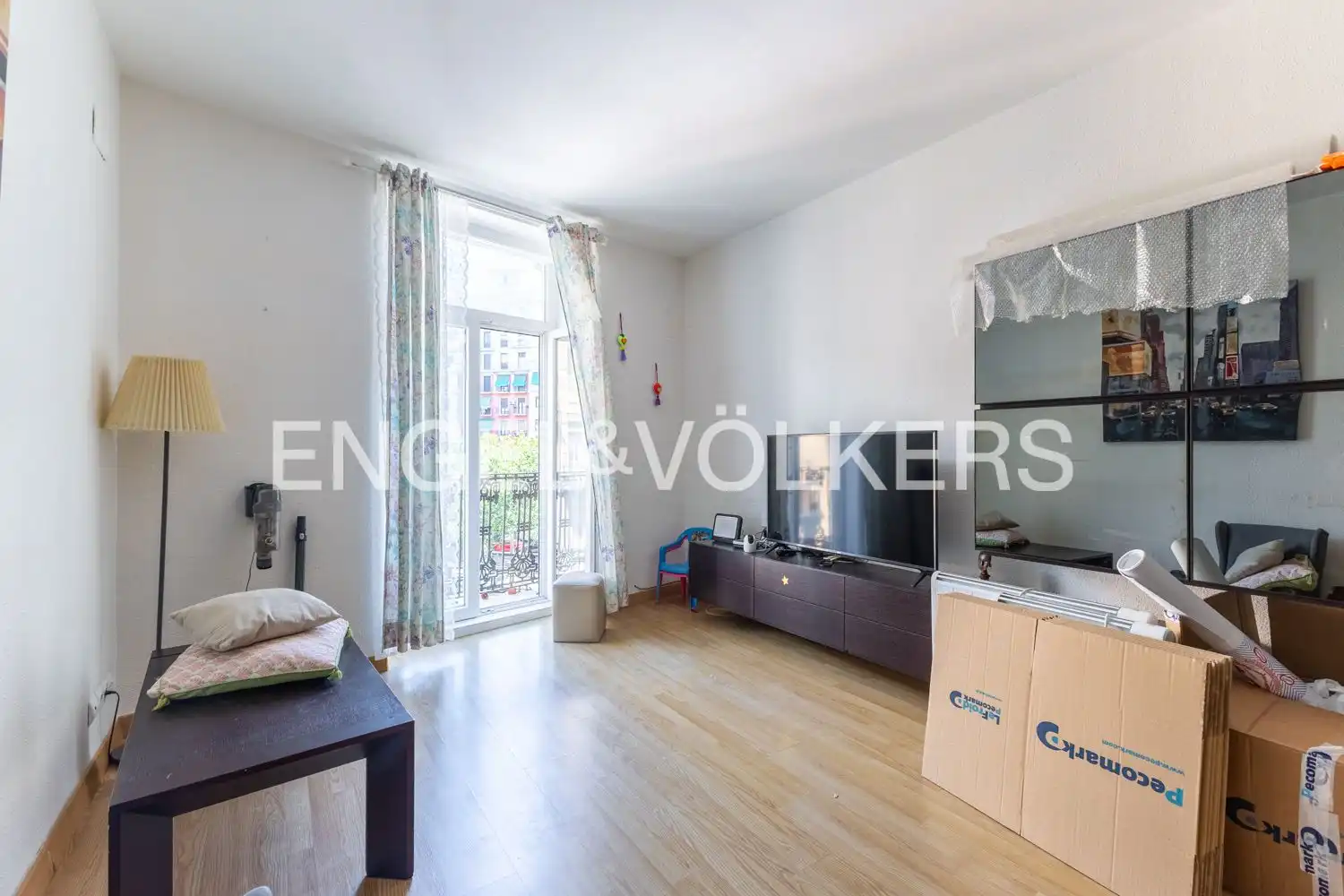 Living room of Flat for sale in Valencia  with Air Conditioner, Heating and Parquet flooring