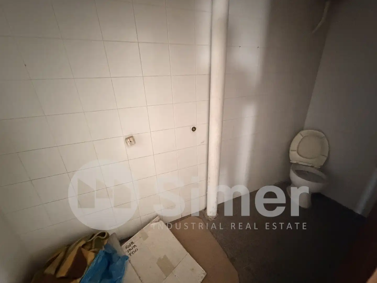 Bany de Nau industrial en venda en Barberà del Vallès