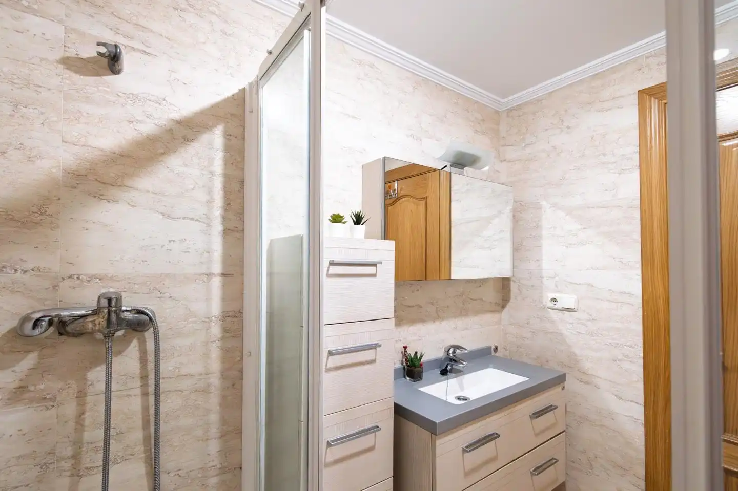 Flat for sale in Felisa Munárriz, Milagrosa