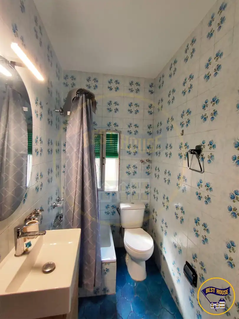 Bathroom of Flat for share in Cuenca  with Heating, Terrace and Furnished