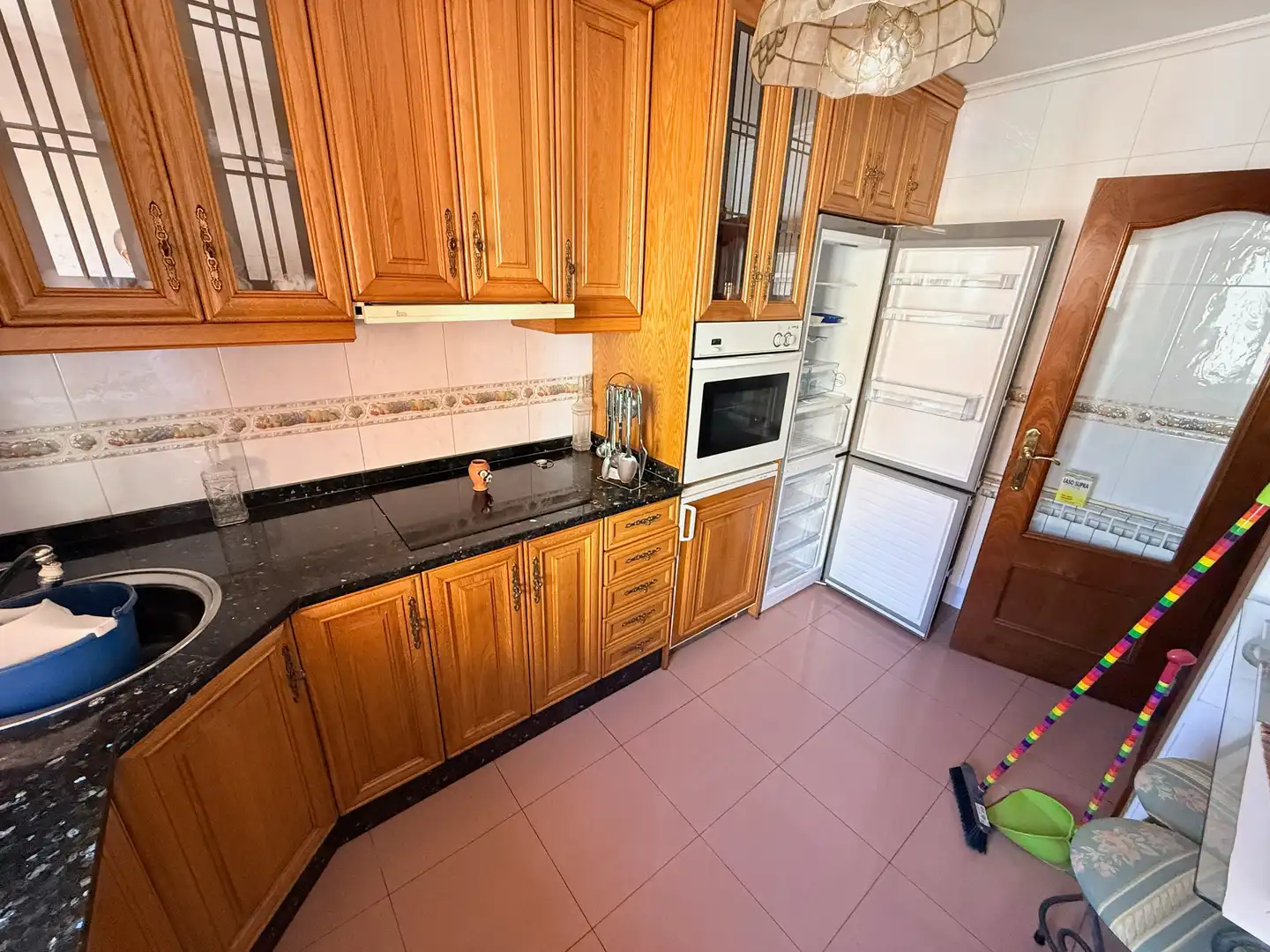 Cuina de Apartament de lloguer en León Capital  amb Calefacció, Moblat i Forn