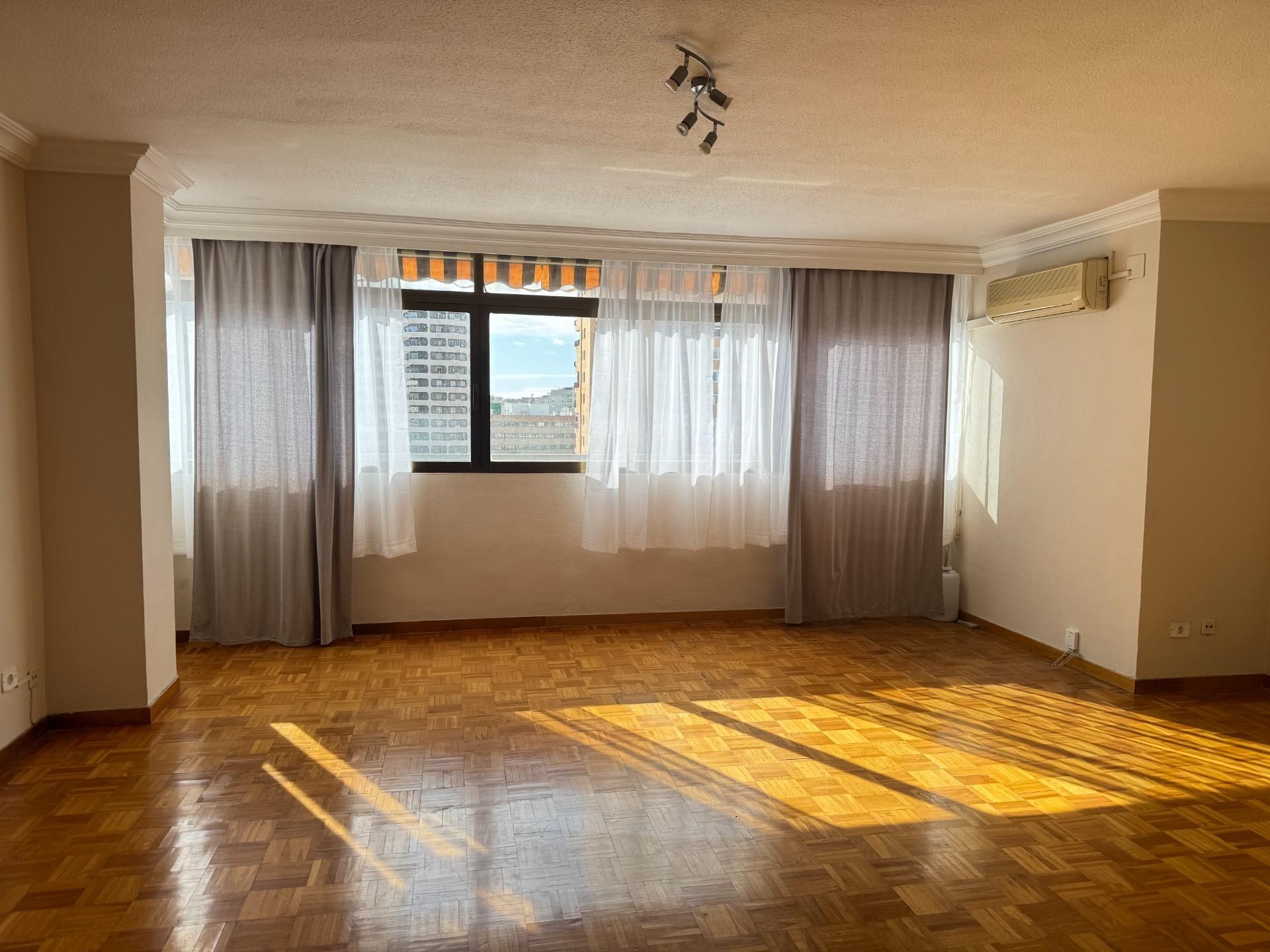 Dormitori de Pis de lloguer en Málaga Capital amb Aire condicionat, Calefacció i Traster