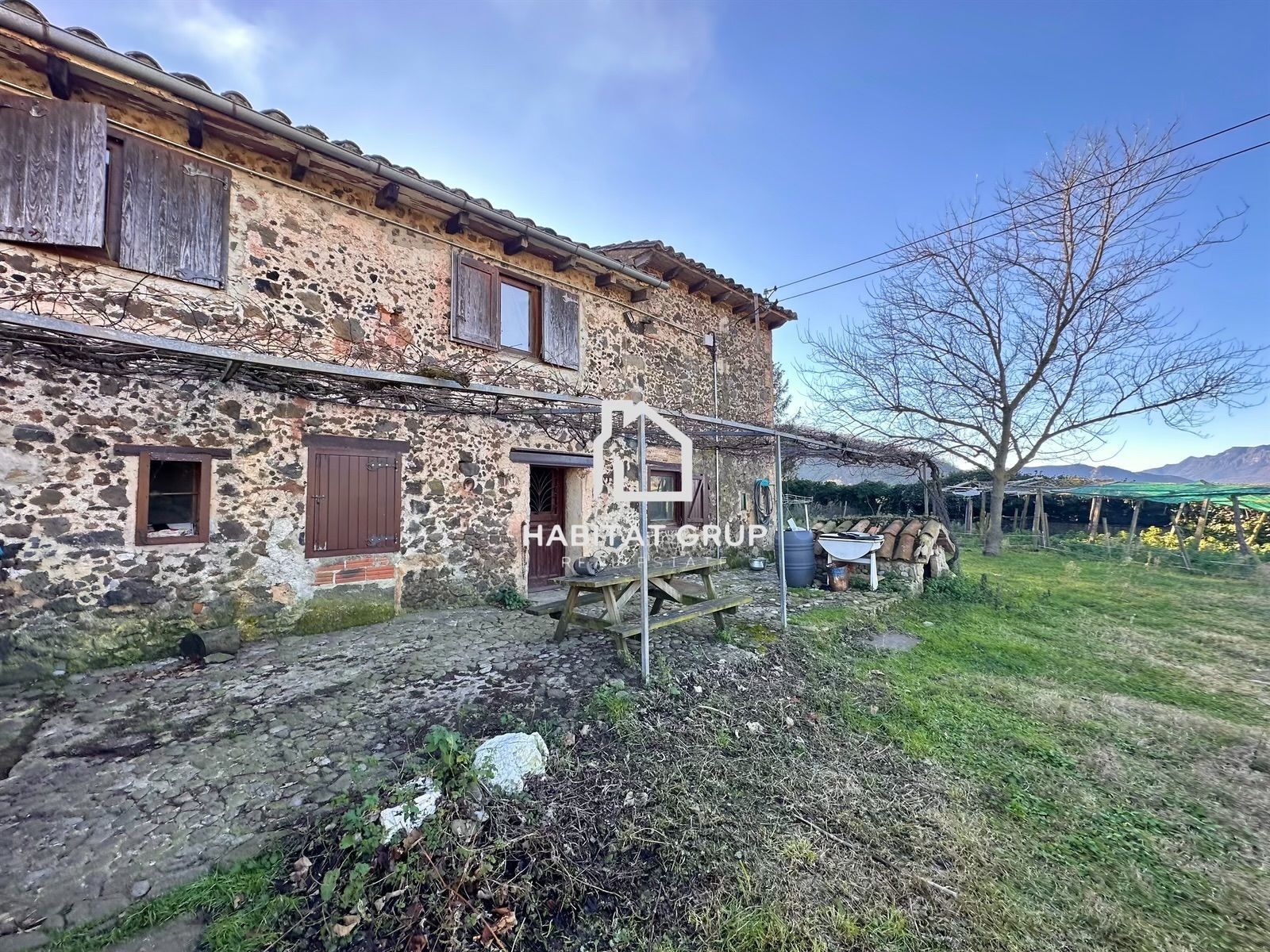 Vista exterior de Casa o xalet en venda en Santa Pau amb Calefacció i Jardí privat