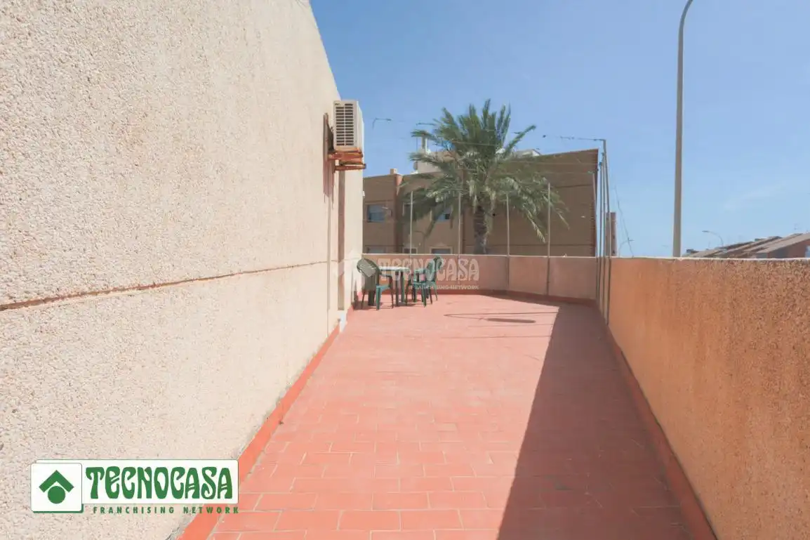 Terrasse von Einfamilien-Reihenhaus zum Verkauf in Adra mit Terrasse