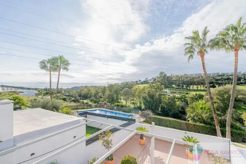Jardí de Casa adosada en venda en Estepona amb Terrassa, Traster i Piscina comunitària
