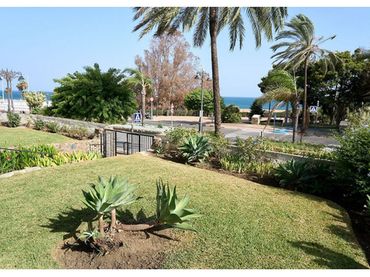 Flat with balcony for sale in Estepona Pueblo