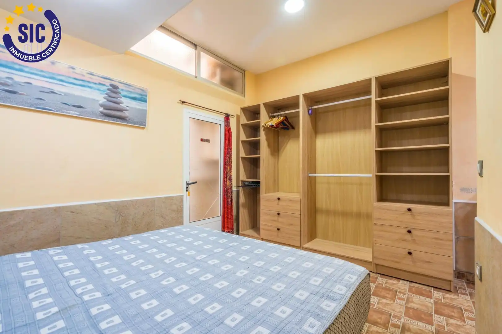 Habitación de Planta baja en venta en Valencia