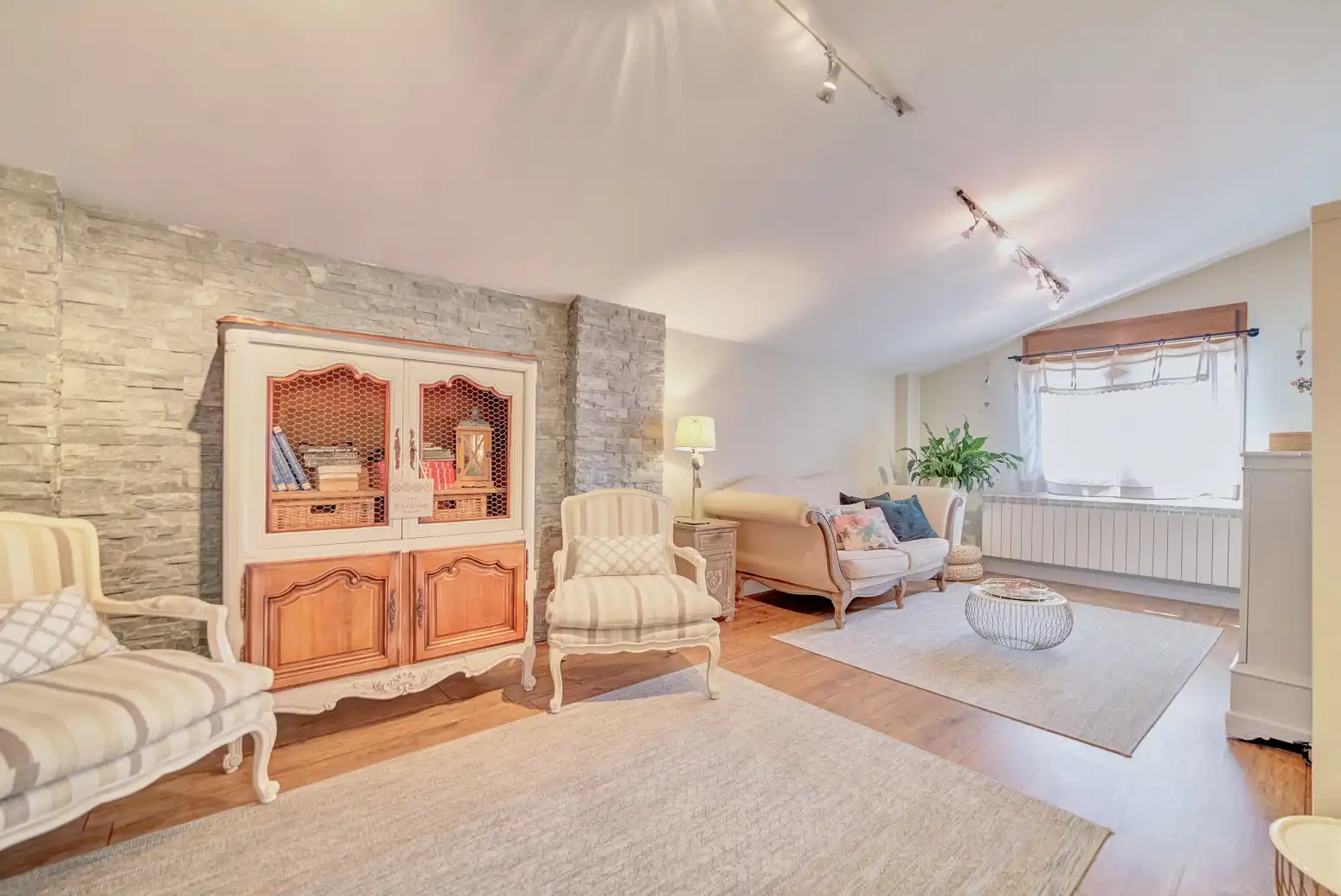 Sala de estar de Casa o chalet en venta en Orkoien con Calefacción, Parquet y Terraza