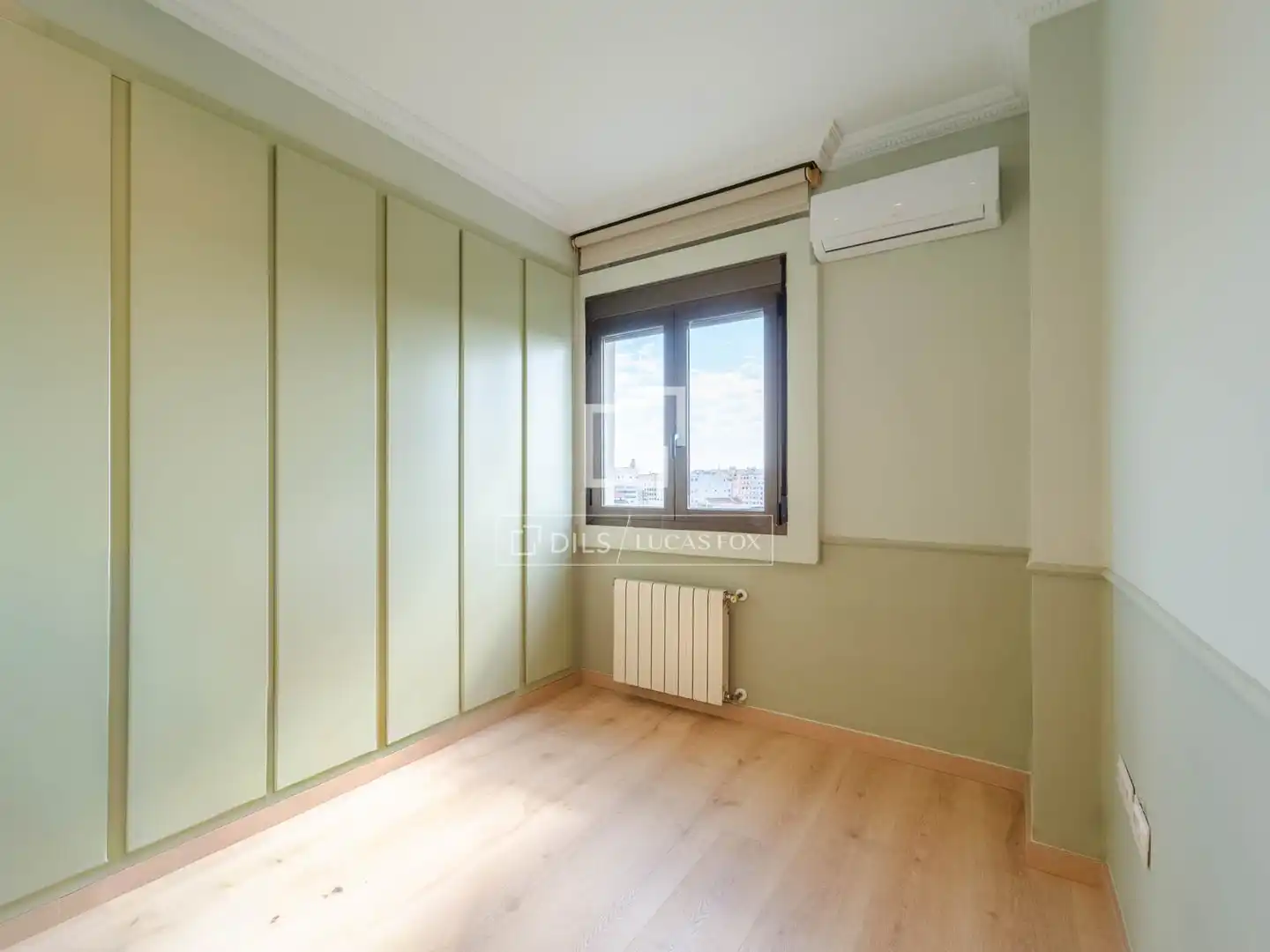Schlafzimmer von Dachboden zur Miete in Valencia mit Klimaanlage, Heizung und Terrasse