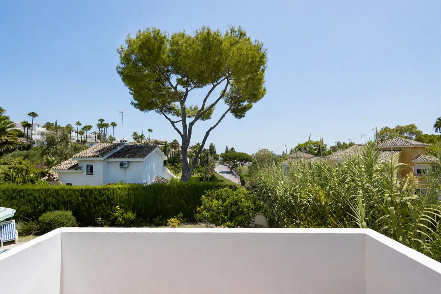 Vista exterior de Casa o xalet en venda en Mijas amb Aire condicionat, Jardí privat i Terrassa