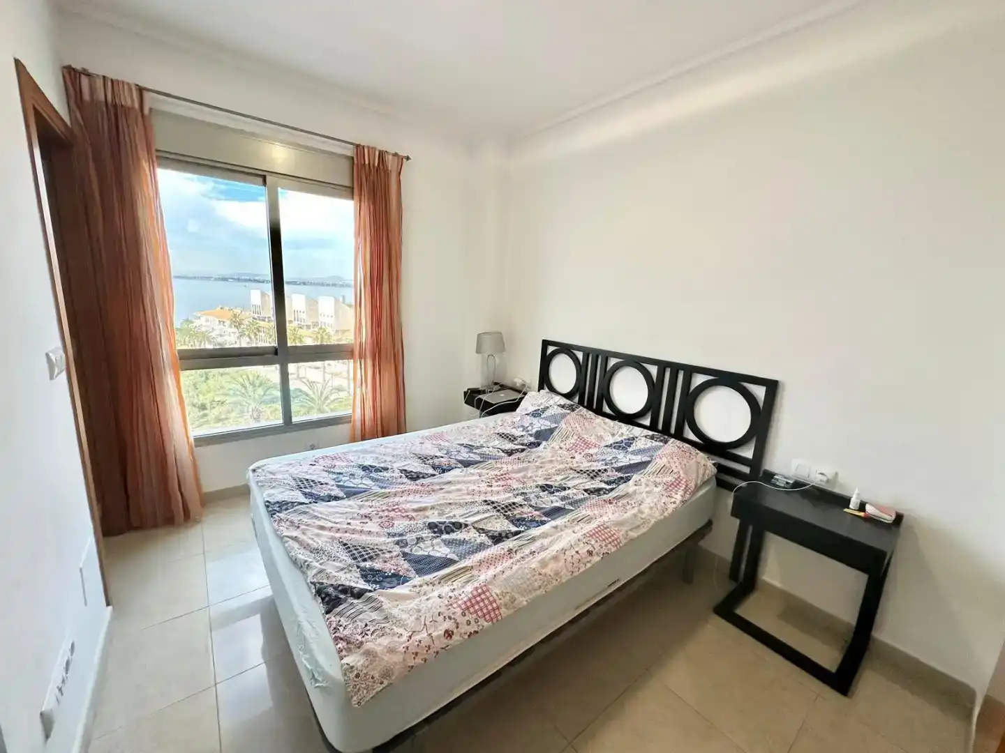 Dormitori de Apartament en venda en La Manga del Mar Menor amb Aire condicionat, Piscina i Balcó