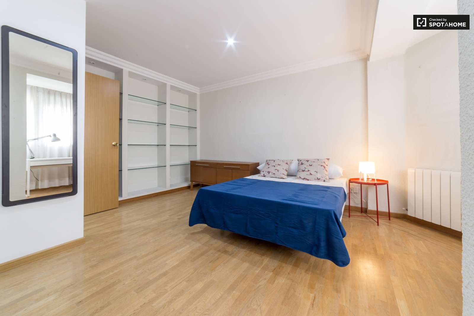 Bedroom of Flat to share in  Valencia Capital  with Air Conditioner, Heating and Terrace