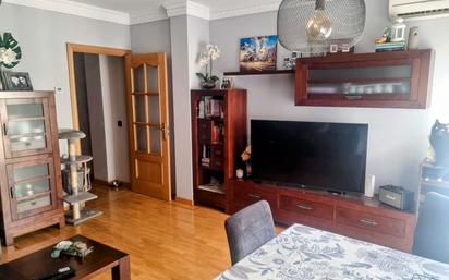 Living room of Flat for sale in Fuenlabrada  with Air Conditioner, Heating and Parquet flooring