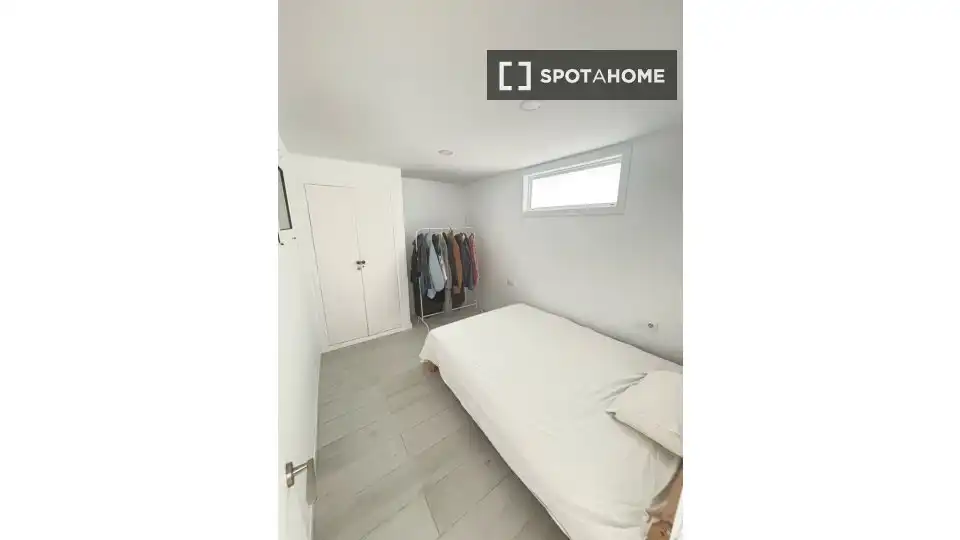 Bedroom of Flat for share in El Masnou  with Air Conditioner, Heating and Furnished