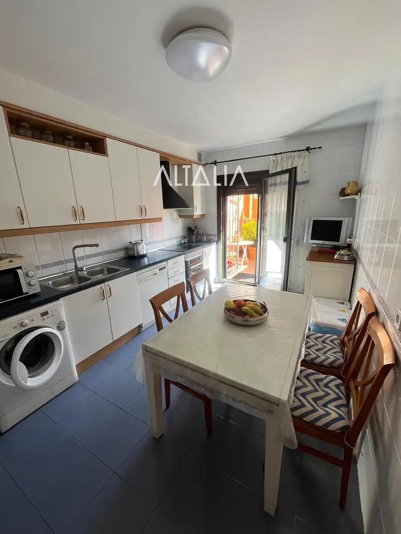 Cocina de Casa adosada en venta en Cuenca con Calefacción, Piscina y Piscina comunitaria