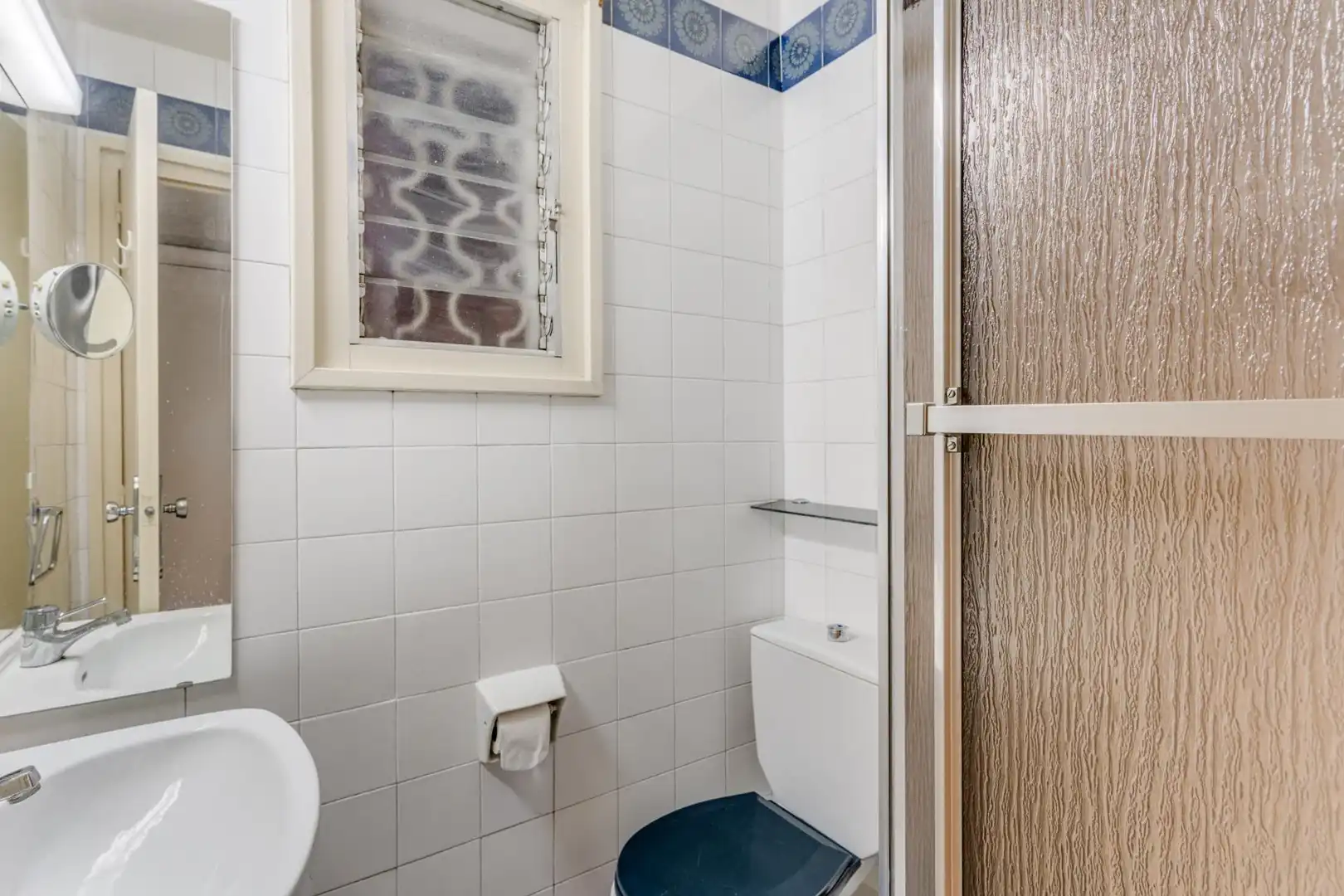 Baño de Piso en venta en Barcelona con Balcón y Alarma