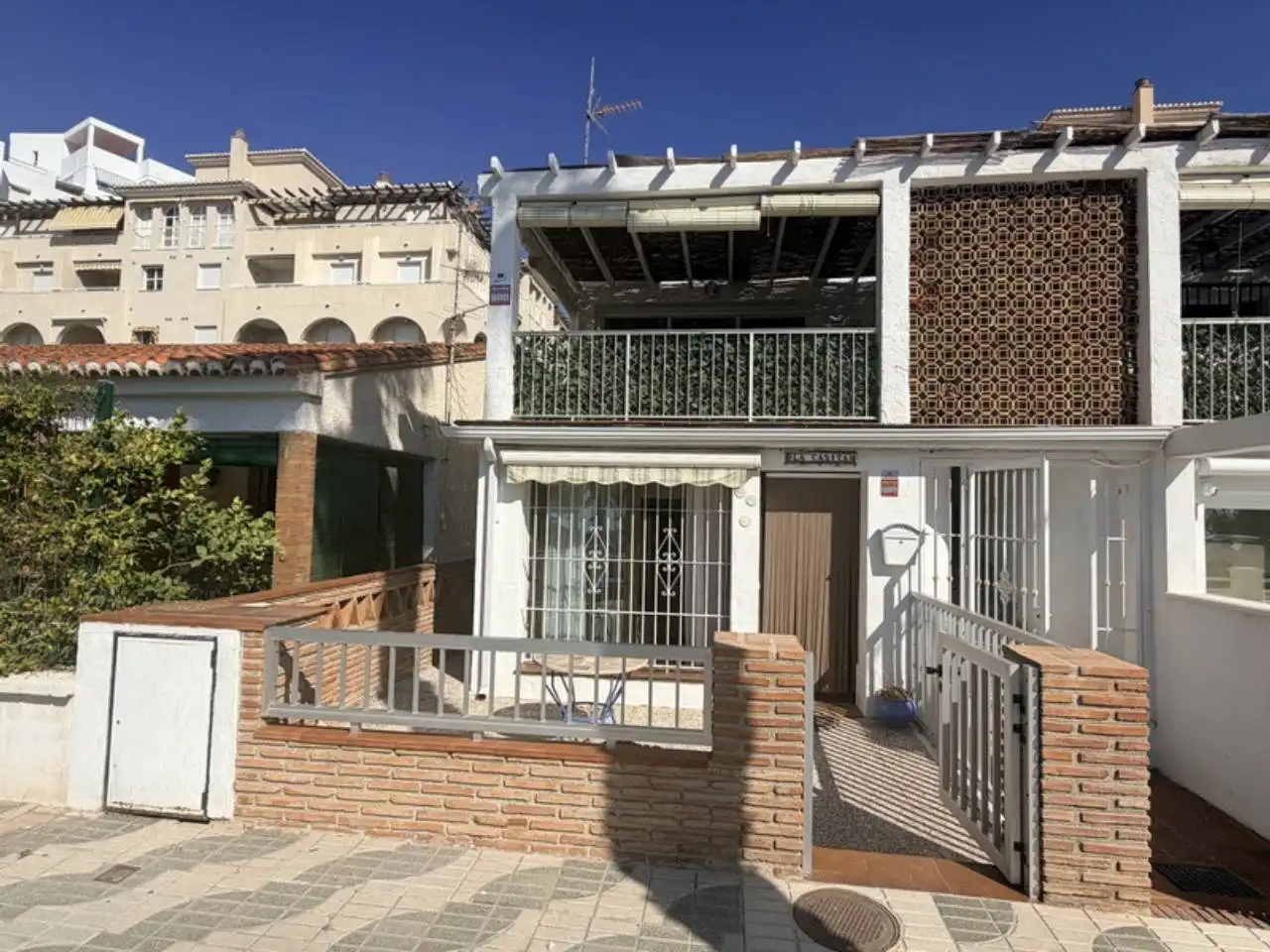 Vista exterior de Apartamento de alquiler en Almuñécar con Terraza
