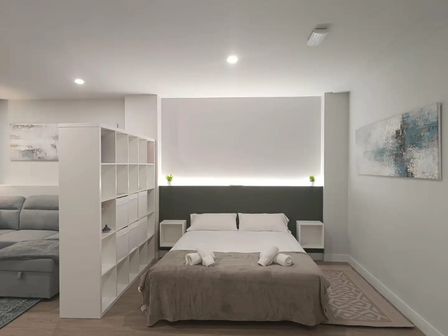 Bedroom of Ground floor for sale in  Valencia Capital  with Air Conditioner, Furnished and Oven