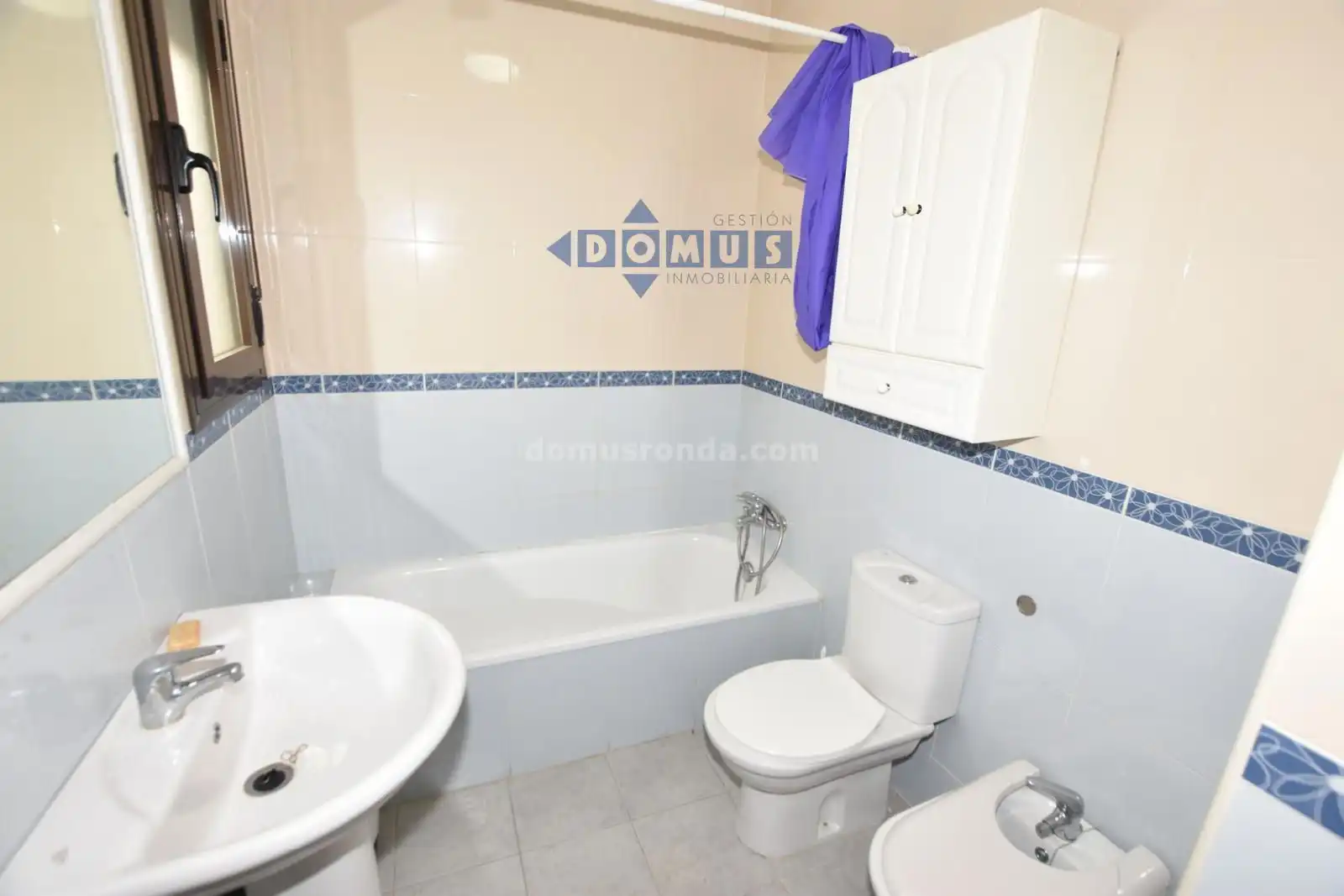 Badezimmer von Wohnung zur Miete in Ronda mit Heizung und Möbliert