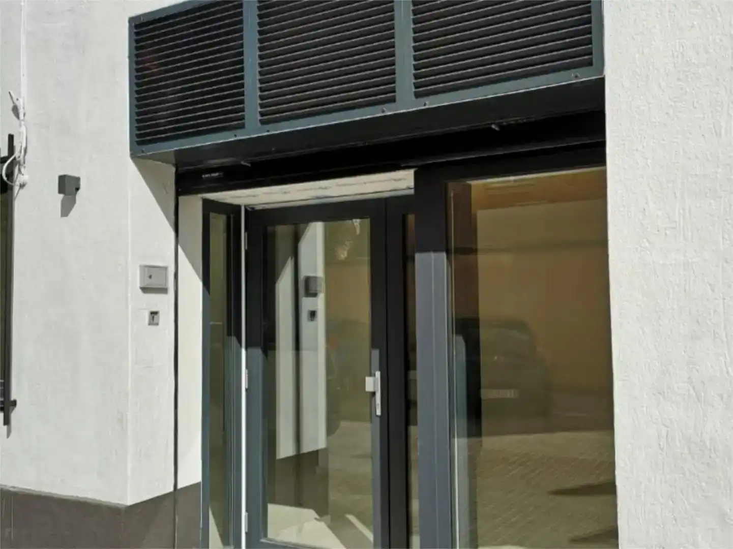 Vista exterior de Local de alquiler en Valencia con Aire acondicionado