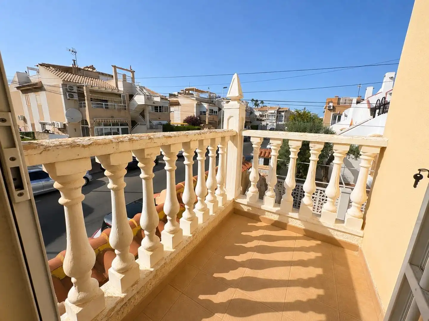 Casa aparellada amb terrassa en venda a Calle GABRIELA MISTRA, imagen 22