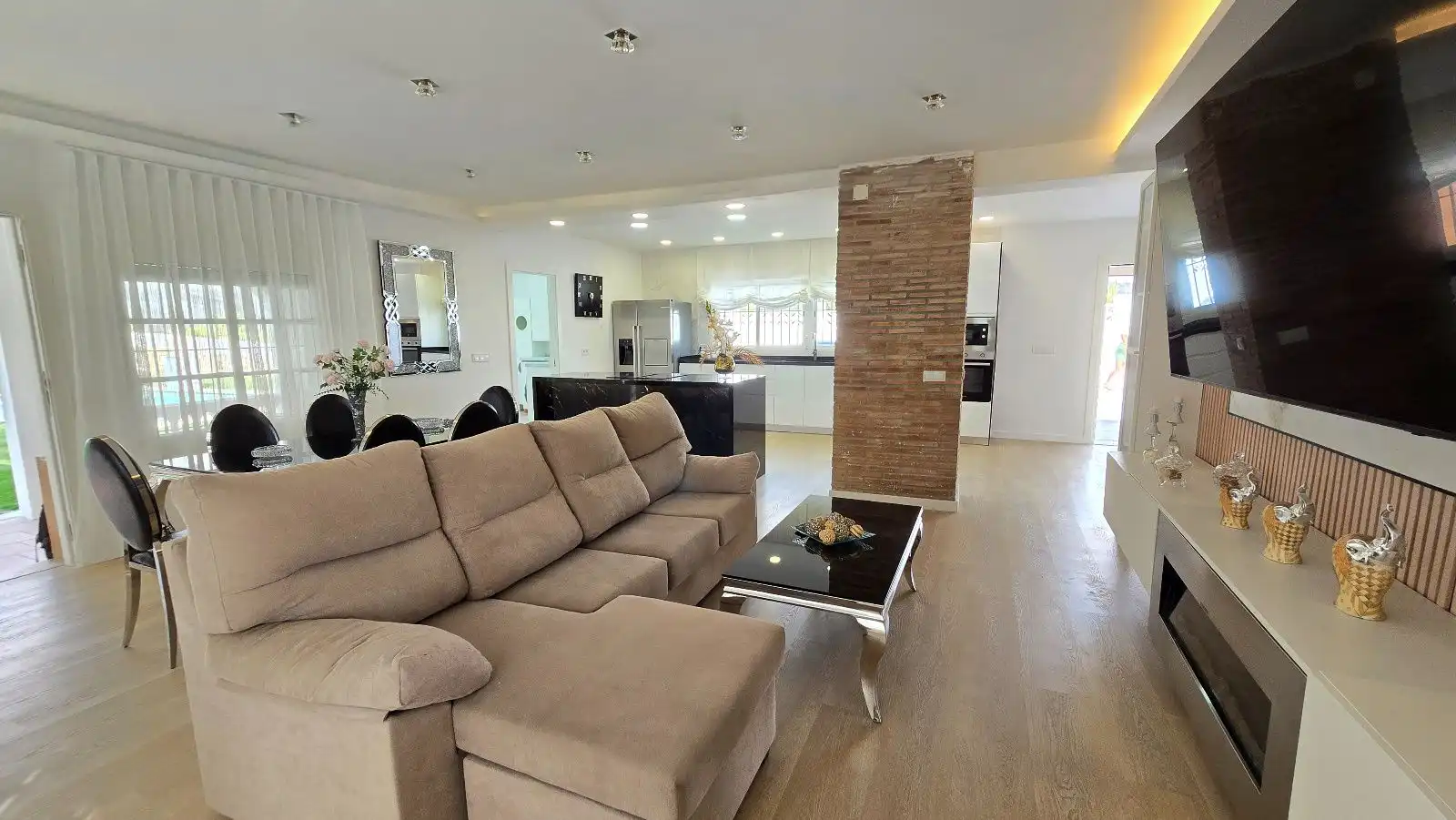 Sala d'estar de Casa o xalet en venda en Torremolinos amb Aire condicionat, Terrassa i Traster